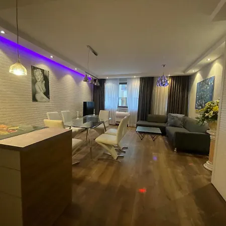 Luxury In Center 1 Apartment *