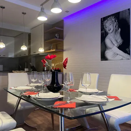 Luxury In Center 1 *