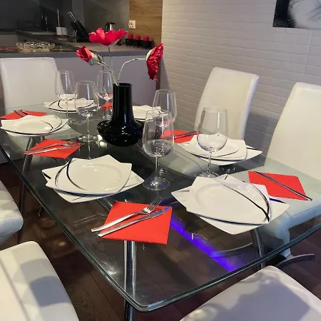 Luxury In Center 1 *