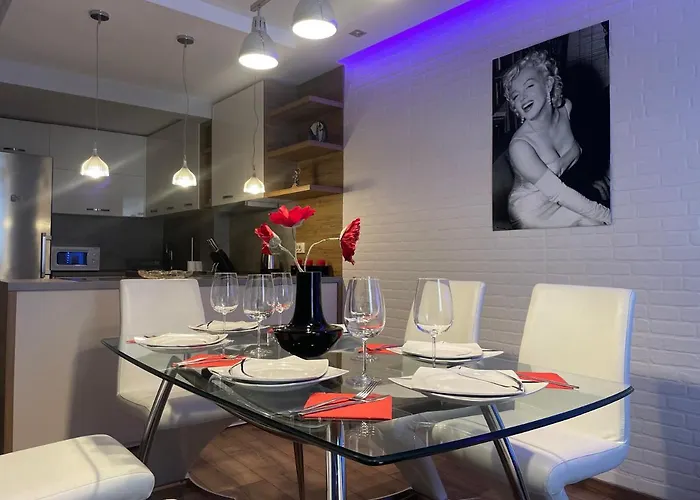 Luxury In Center 1 *