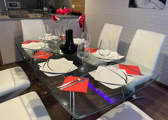 Luxury In Center 1 *